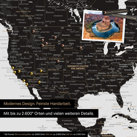 Detailreiche Weltkarte als Pinnwand in Light Black (Weiß Schwarz) zur Markierung von bis zu 2.600 Reisezielen in den USA, Kanada und Mexiko, Ideal für die visuelle Darstellung vergangener Reisen und zukünftiger Reisepläne