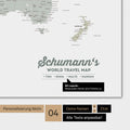 Carte du monde en couleur multicolore sauge avec personnalisation en tant que logo familial