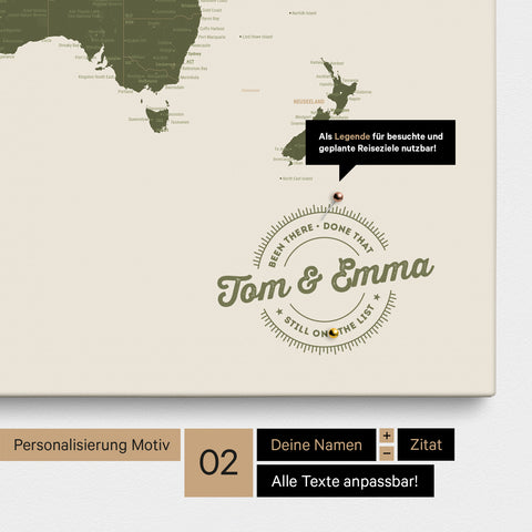 Personalisierte Weltkarte als Pinnwand Leinwand in Oliv-Grün mit eingedruckten Namen und einer Legende zur Markierung von besuchten Orten