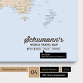 Pinnwand Leinwand einer politischen Weltkarte in Multicolor Atlas mit Personalisierung als Logo mit Familiennamen und Legende