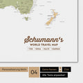 Poster Weltkarte in Multicolor Sienna mit Personalisierung als Familien-Logo