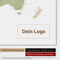 Weltkarte Poster in Multicolor Sienna mit eingedrucktem Firmenlogo