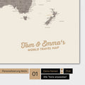 Carte du monde personnalisée en couleur Warmgray (brun-gris) avec ton nom imprimé